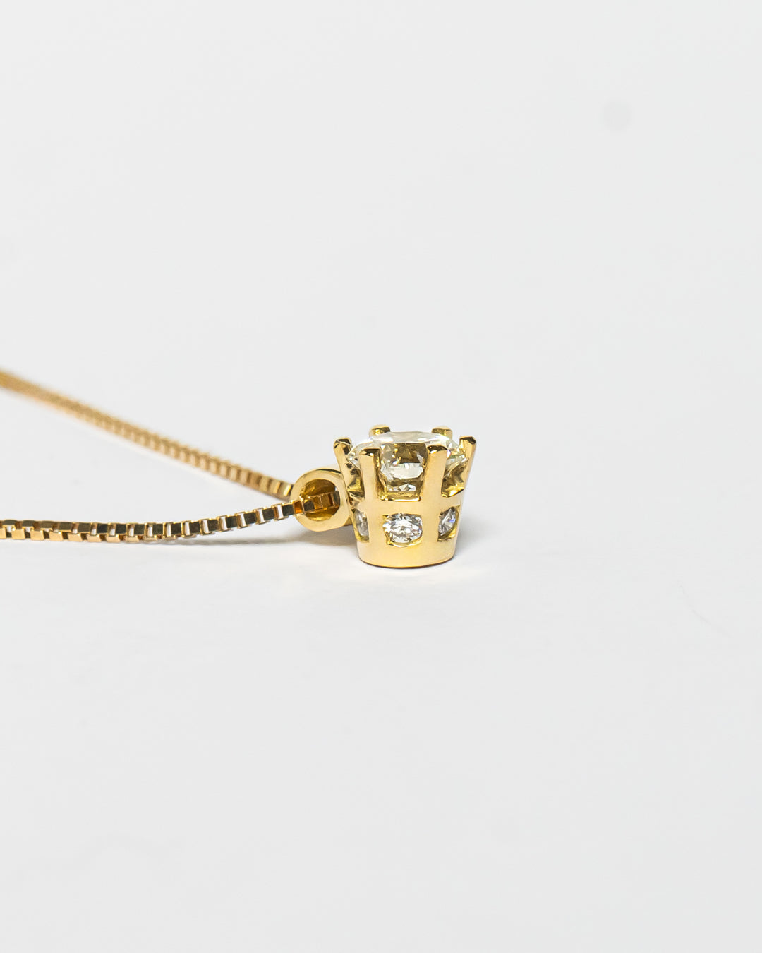 JR Solitaire Collection - Necklace Diamonds x Yellowgold