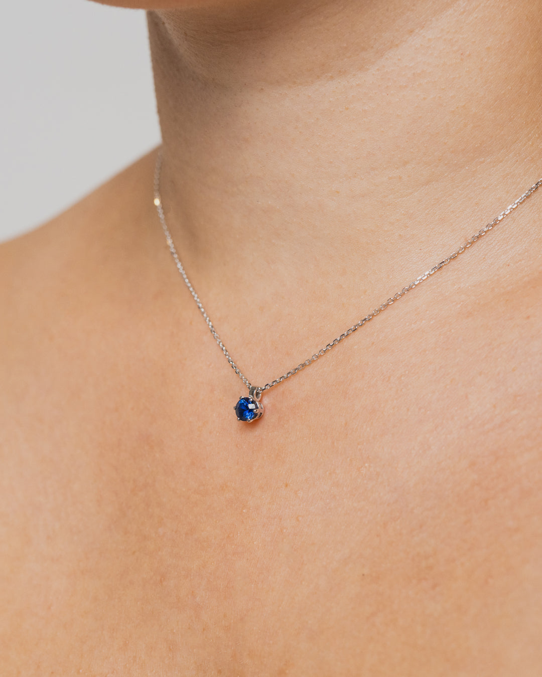 JR Solitaire Collection - Necklace Sapphire x Whitegold