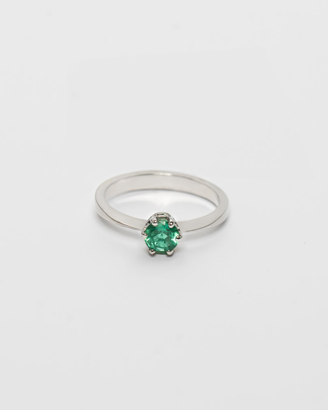 JR Solitaire Collection - Ring Emerald x Whitegold