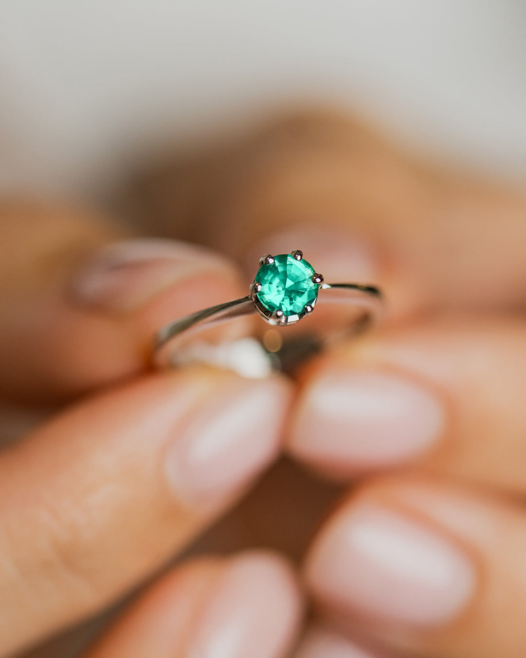 JR Solitaire Collection - Ring Emerald x Whitegold