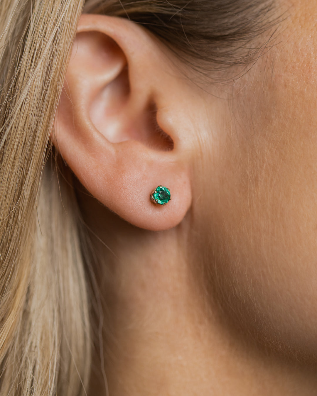 JR Solitaire Collection - Earrings Emerald x Whitegold
