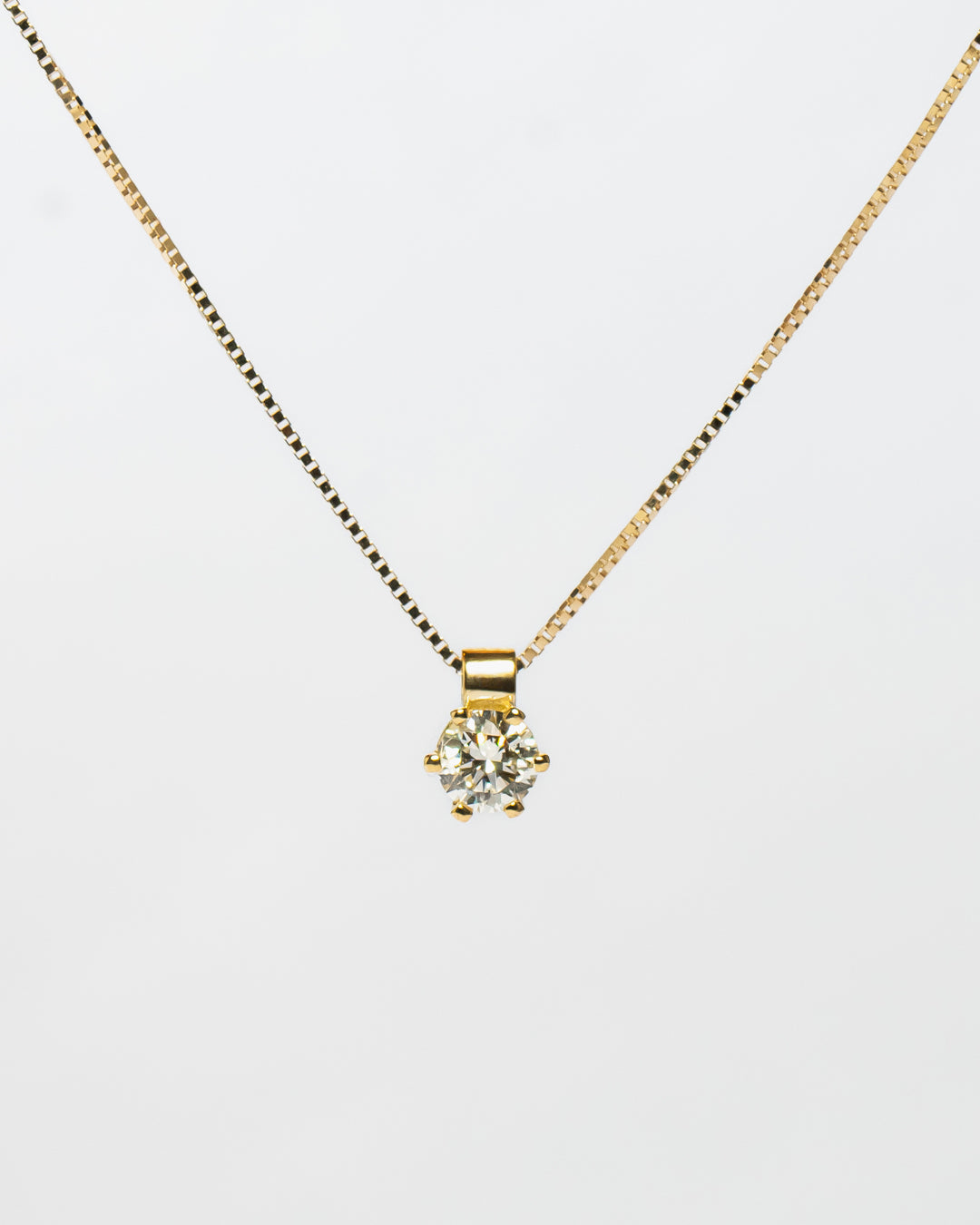 JR Solitaire Collection - Necklace Diamonds x Yellowgold