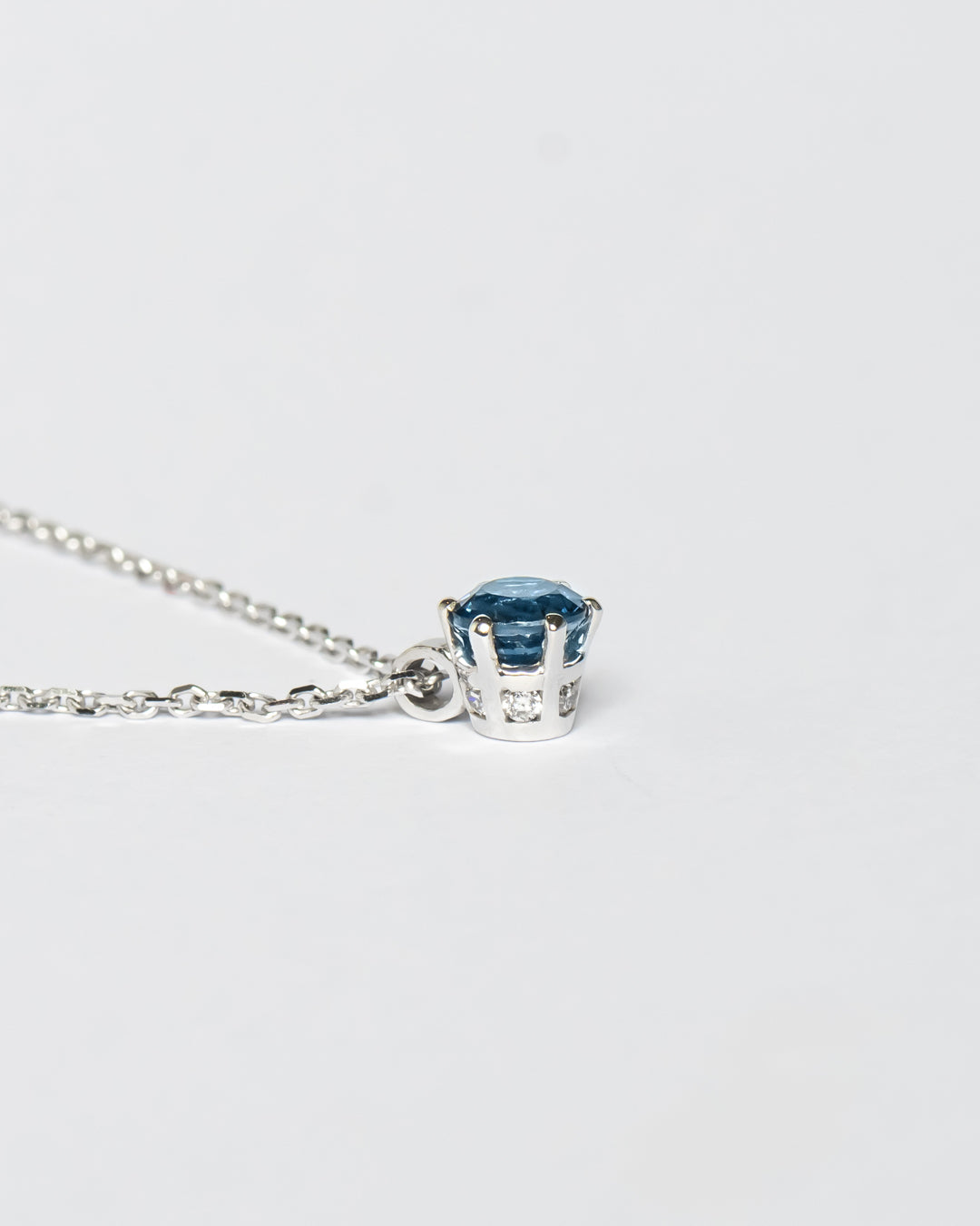 JR Solitaire Collection - Necklace Sapphire x Whitegold